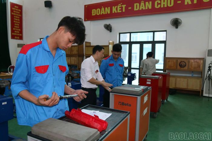 Công tác đào tạo nghề gắn với nhu cầu lao động của doanh nghiệp.
