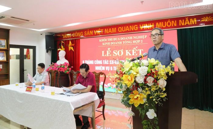 Đại diện lãnh đạo Khối Thi đua Doanh nghiệp Kinh doanh tổng hợp 2 phát biểu triển khai nhiệm vụ trọng tâm 6 tháng cuối năm 2026.