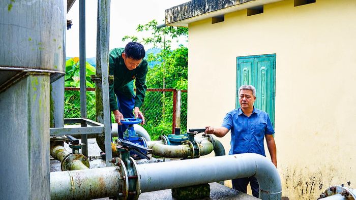 Việc kiểm tra, điều tiết lưu lượng nước được thực hiện thường xuyên nhằm đáp ứng nhu cầu sử dụng tăng cao vào mùa hè.