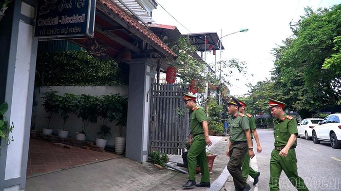Công an phường Yên Bái thường xuyên bám nắm cơ sở để nắm tình hình, không để phát sinh vụ việc phức tạp.