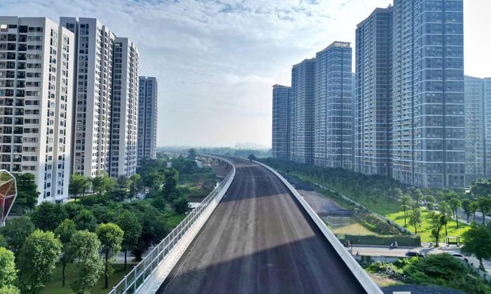 Đoạn phía Đông dự án Vành đai 3 TP.HCM dài 14,7 km hiện vẫn còn nhiều hạng mục đang trong quá trình hoàn thiện để kịp mục tiêu thông xe.