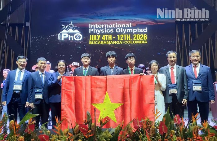 Đội tuyển quốc gia Việt Nam chụp ảnh lưu niệm tại Kỳ thi Olympic Vật lí quốc tế lần thứ 56 (IPhO 2026)