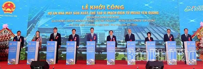 Các đồng chí lãnh đạo Trung ương và tỉnh bấm nút khởi công xây dựng Nhà máy sản xuất, chế tạo vi mạch điện tử Meiko Yên Quang (KCN Yên Quang).