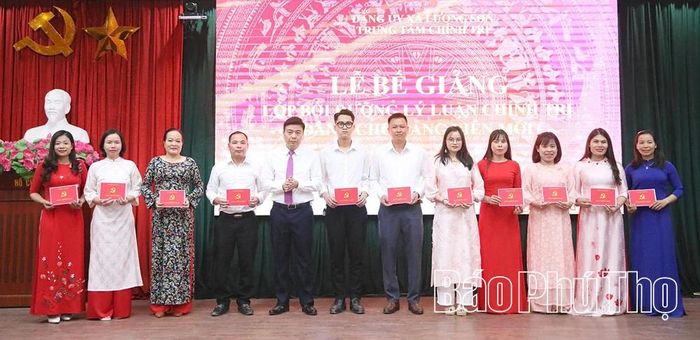 Trung tâm Chính trị xã Lương Sơn thực hiện hiệu quả công tác bồi dưỡng lý luận chính trị cho quần chúng ưu tú và đảng viên mới kết nạp.