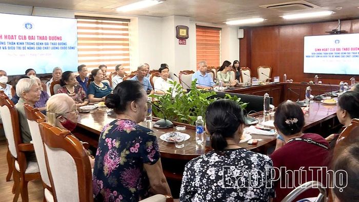 Quang cảnh buổi sinh hoạt chuyên đề "Biến chứng thần kinh trong bệnh đái tháo đường - nhận biết sớm và điều trị để nâng cao chất lượng cuộc sống”.