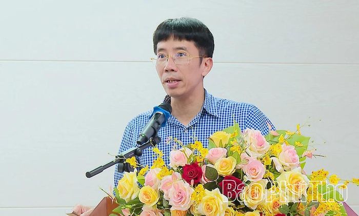 PGS.TS Nguyễn Văn Hùng - Viện trưởng Viện Cơ xương khớp, Bệnh viện Bạch Mai, Phó Chủ tịch Hội Thấp khớp học Việt Nam báo cáo tại hội thảo.