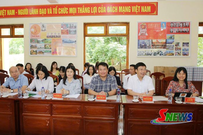 Các đại biểu dự chương trình sinh hoạt chuyên đề.