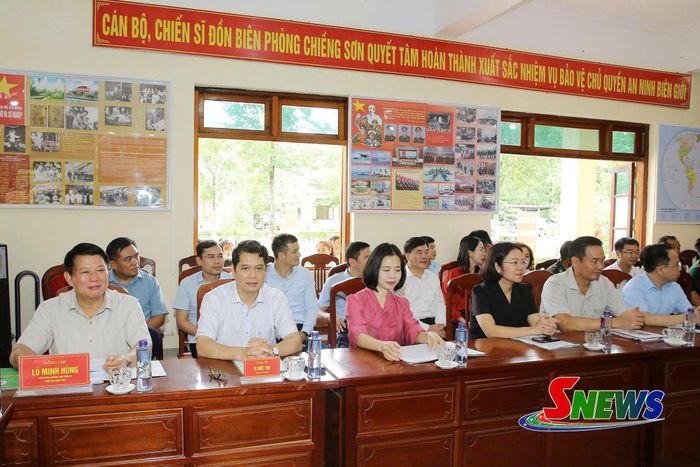 Các đại biểu dự chương trình sinh hoạt chuyên đề.