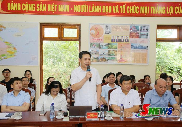 Đại biểu phát biểu tại cuộc sinh hoạt.