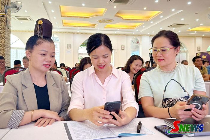 Hướng dẫn học viên ứng dụng trí tuệ nhân tạo (AI) trong sản xuất, kinh doanh.
