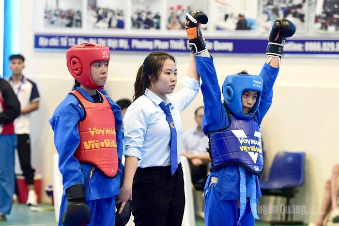 Vận động viên giành chiến thắng.