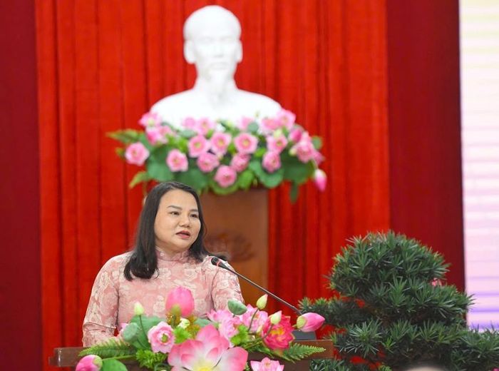  Giám đốc Sở Du lịch Trần Thị Hoài Trâm trả lời chất vấn