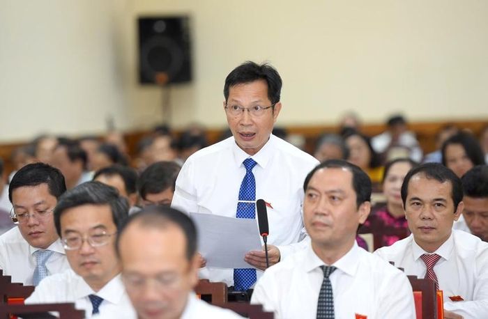  Đại biểu Hồ Đắc Thái Hoàng nêu câu hỏi chất vấn