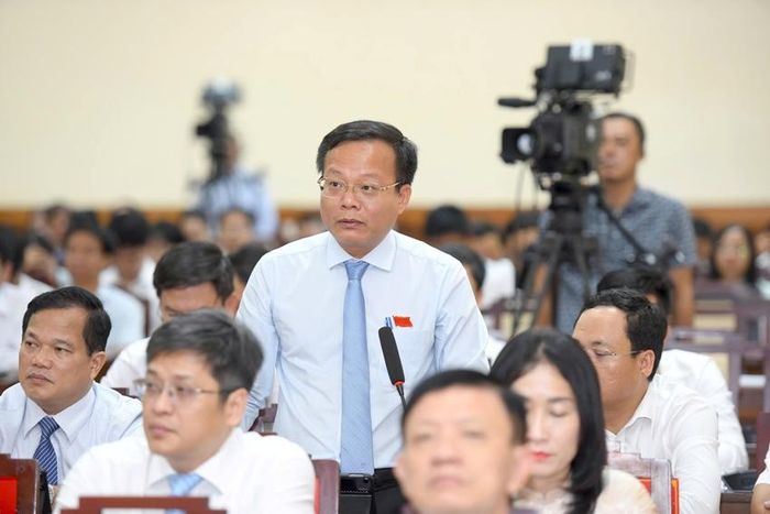 Đại biểu Lê Ngọc Bảo nêu câu hỏi 