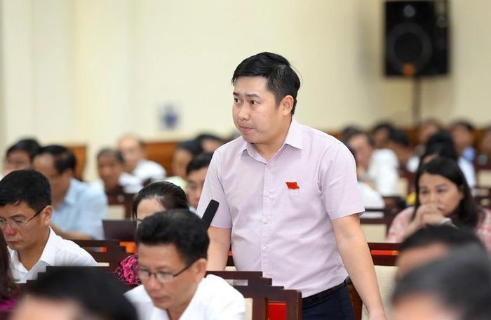 Đại biểu Võ Văn Chí Công nêu câu hỏi chất vấn 