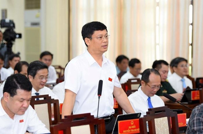 UVTV Thành ủy, Bí thư Đảng ủy phường Thuận Hóa Nguyễn Thanh Bình tham gia thảo luận