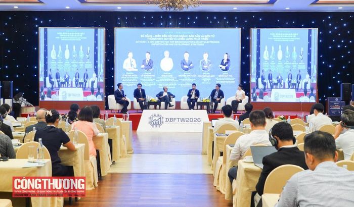 Các đại biểu "hiến kế" phát triển ngành bán dẫn và điện tử thông minh tại Đà Nẵng.
