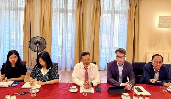 Đại sứ Trịnh Đức Hải chia sẻ về các yêu cầu của thị trường EU và khẳng định Đại sứ quán Việt Nam tại Pháp sẽ tiếp tục hỗ trợ Vinachem kết nối với các đối tác phù hợp
