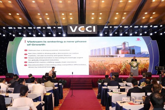 Ông Larry Lee – Phó Tổng giám đốc SABECO - trình bày tại diễn đàn (Ảnh VCCI)