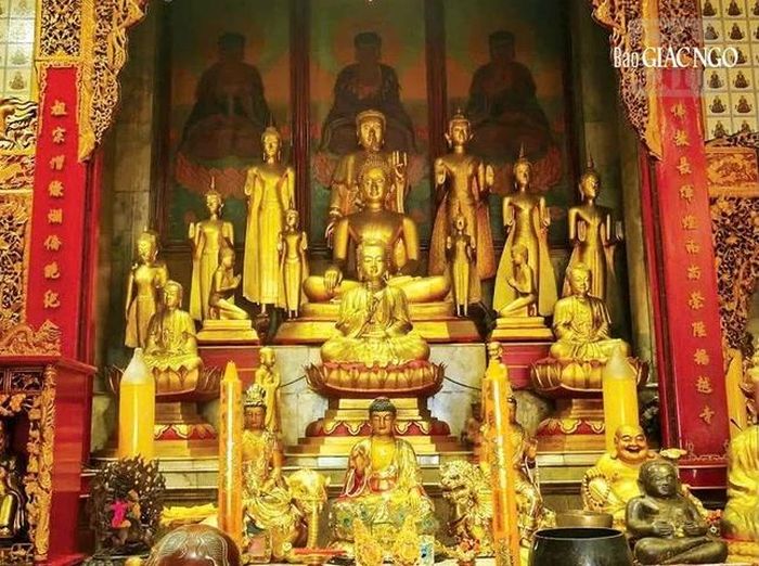 Chánh điện chùa Từ Tế (Bangkok, Thái Lan) - Ảnh: Giác Hạnh