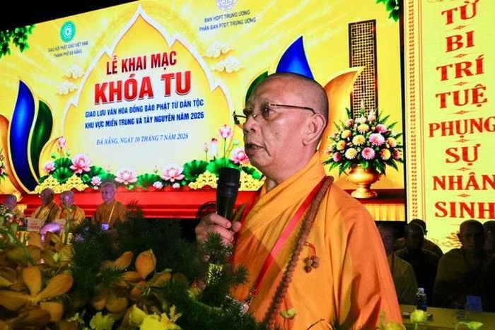 Thượng tọa Thích Quảng Tuấn phát biểu khai mạc 