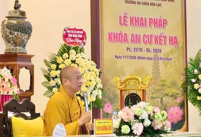 Hòa thượng Thích Quảng Hà sách tấn đại chúng