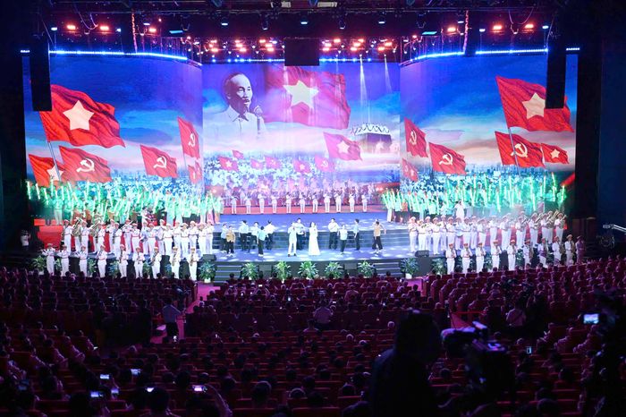 Toàn cảnh Lễ kỷ niệm 80 năm Ngày truyền thống lực lượng An ninh nhân dân.