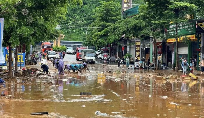 Do mưa lớn kéo dài, tuyến đường tại Tiểu khu 2 (Tiểu khu 5 cũ), xã Mường La đang bị ngập sâu. Ảnh: Xã Mường La.