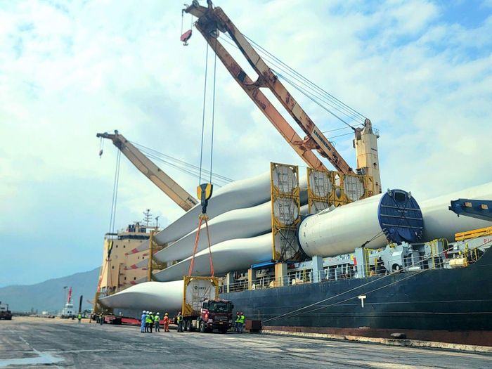 Đại diện Hiệp hội Doanh nghiệp tỉnh Hà Tĩnh cho biết, chi phí logistics đang gia tăng do tác động của giá nhiên liệu, cước vận tải và các khoản phí liên quan đến thủ tục hải quan.