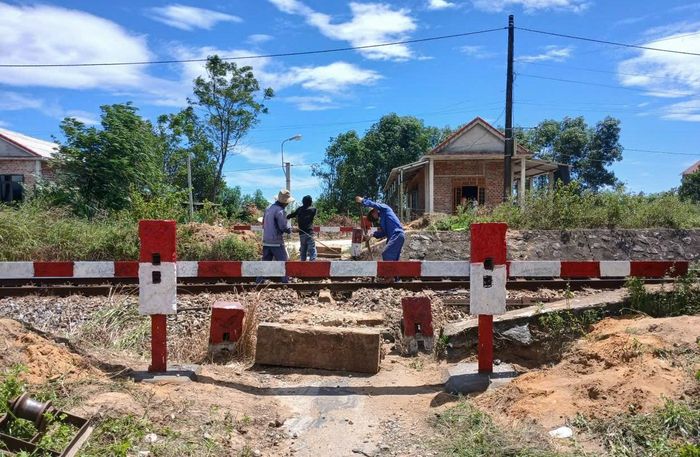 Ngành đường sắt triển khai xóa bỏ các lối đi tự mở, đặc biệt là ở các khu vực đông dân cư, sẽ giúp giảm thiểu rủi ro và bảo vệ tính mạng, tài sản của người dân.