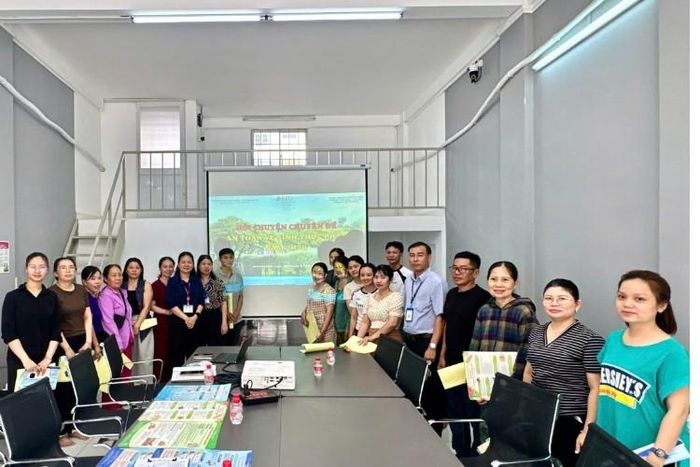 Các cơ sở sản xuất, kinh doanh thực phẩm trên địa bàn phường Chánh Hiệp tham gia lớp tập huấn, cập nhật kiến thức về an toàn thực phẩm.