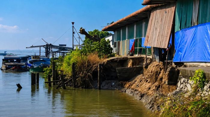 Trước những diễn biến bất thường của thiên tai, tỉnh đang triển khai đồng bộ các giải pháp trước mắt và lâu dài nhằm bảo vệ an toàn tính mạng, tài sản của người dân.