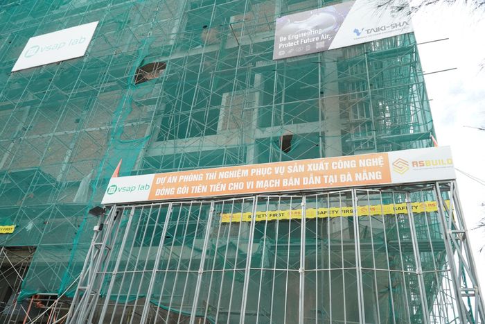 Dự án phòng thí nghiệm phục vụ sản xuất công nghệ đóng gói tiên tiến cho vi mạch bán dẫn của Công ty VSAP LAB trị giá 1.800 tỷ đồng ngay trong khu công viên phần mềm số 2