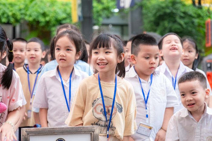 Đối với trường mầm non, tiểu học và THCS, việc sắp xếp được thực hiện trong phạm vi một đơn vị hành chính cấp xã, bảo đảm mỗi xã có ít nhất một trường mầm non, một trường tiểu học và một trường THCS hoặc một cơ sở giáo dục nhiều cấp học. Ảnh: Trường Tiểu học &amp; THCS MAY