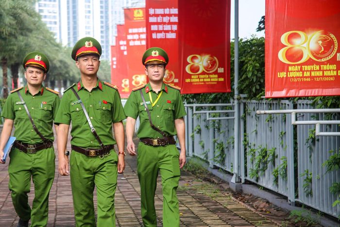 Phòng Cảnh sát quản lý hành chính về trật tự xã hội tổ chức tuần tra bảo đảm ANTT quanh khu vực diễn ra Lễ kỷ niệm
