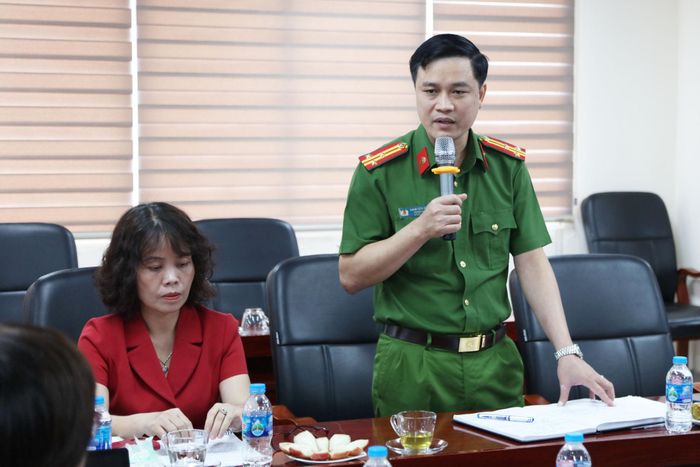 PGS.TS Phạm Tiến Dũng, Trưởng khoa Cảnh sát kinh tế, Học viện Cảnh sát nhân dân trình bày tham luận. Ảnh: An Nhiên
