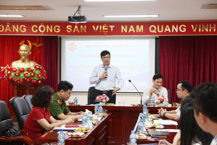 TS. Nguyễn Tuấn Khanh, Phó Hiệu trưởng Trường Cán bộ thanh tra tham luận tại tọa đàm. Ảnh: An Nhiên