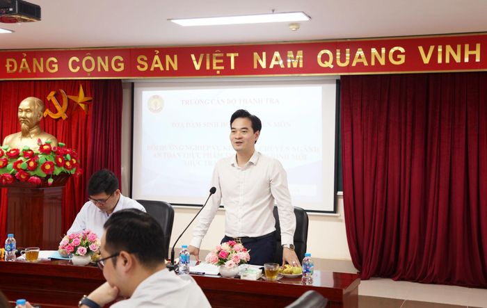 TS. Chu Quốc Thịnh, Cục trưởng Cục an toàn thực phẩm, Bộ Y tế trình bày tham luận. Ảnh: An Nhiên