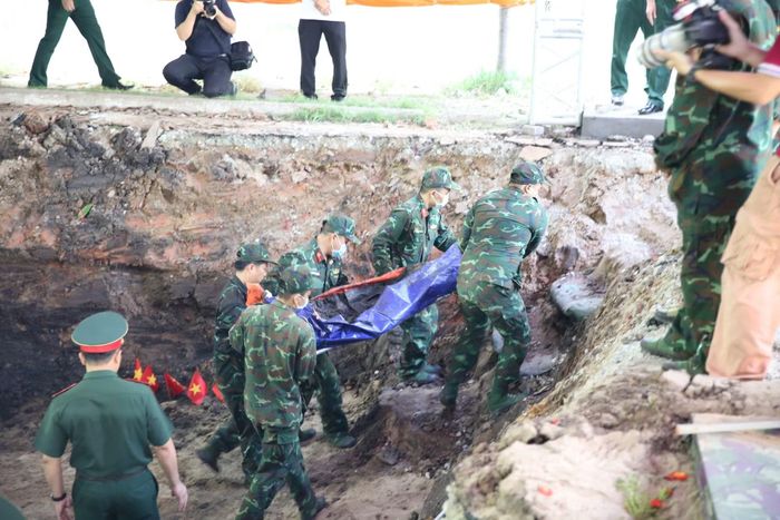 Một bộ hài cốt được tìm thấy.