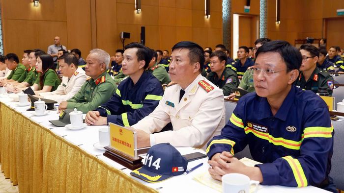 Các cán bộ, chiến sĩ của Bộ Công an tham gia hỗ trợ Venezuela khắc phục hậu quả động đất.