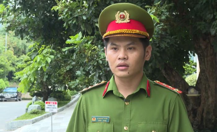 Đại úy Lê Quang Thành trao đổi về vụ án.