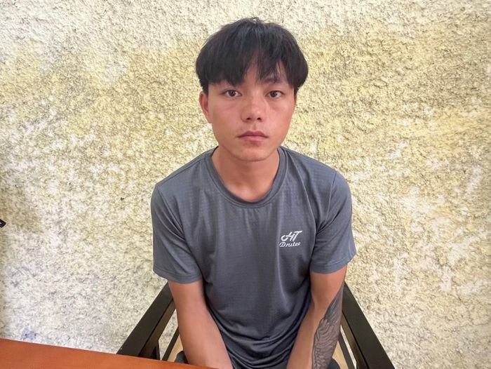 Hai đối tượng Mùa và Dũng