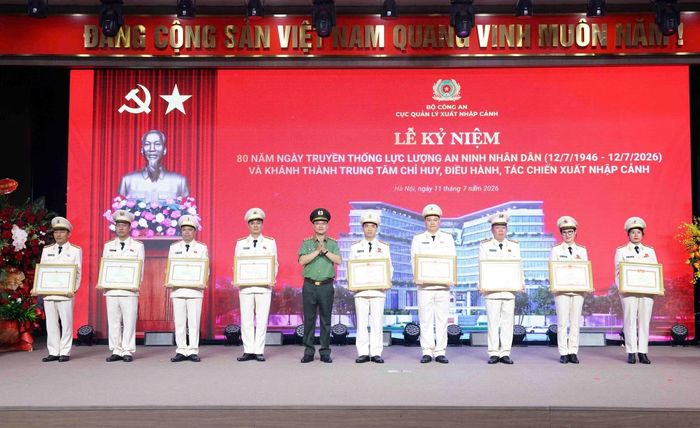 Thừa ủy quyền, Thứ trưởng Phạm Thế Tùng trao Bằng khen của Thủ tướng Chính phủ, Bằng khen của Bộ Công an và danh hiệu "Chiến sĩ thi đua toàn lực lượng" tặng các tập thể, cá nhân có thành tích xuất sắc.