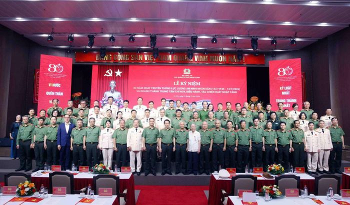 Bộ trưởng Lương Tam Quang và các đại biểu dự buổi lễ.