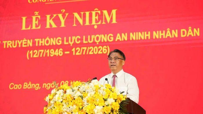 Đồng chí Phan Thăng An, Ủy viên Trung ương Đảng, Bí thư Tỉnh ủy, Chủ tịch HĐND tỉnh phát biểu chỉ đạo tại Lễ kỷ niệm 80 năm Ngày truyền thống lực lượng An ninh nhân dân do Công an tỉnh tổ chức.