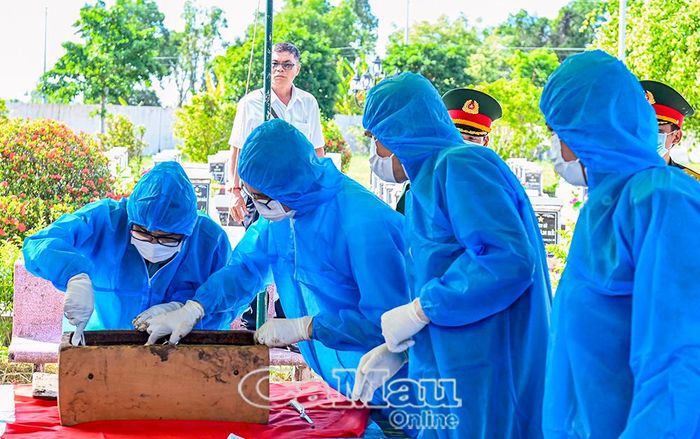  Lực lượng làm nhiệm vụ thu thập, lấy mẫu sinh phẩm HCLS để giám định ADN.