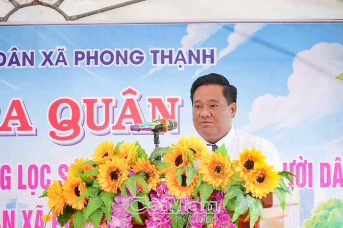 Chủ tịch UBND xã Phong Thạnh Trần Văn Hùng phát biểu tại Lễ ra quân.