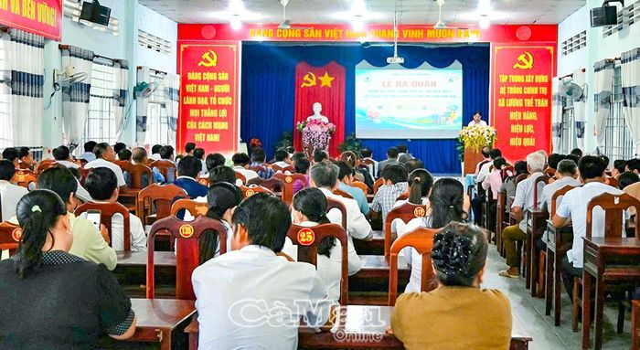 Đại biểu và người dân dự Lễ ra quân khám sức khỏe, khám sàng lọc (đợt 4) tại Xã Lương Thế Trân.