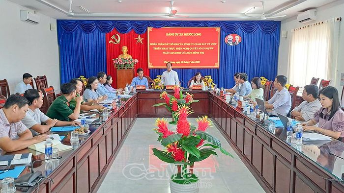 Đồng chí Lê Thanh Triều, Ủy viên Ban Thường vụ Tỉnh ủy, Phó Chủ tịch Thường trực Ủy ban MTTQ Việt Nam tỉnh Cà Mau, đề nghị xã Phước Long tiếp tục phối hợp chặt chẽ với các sở, ngành để thực hiện hiệu quả Nghị quyết 57, đặc biệt là nâng cao chất lượng nguồn nhân lực.