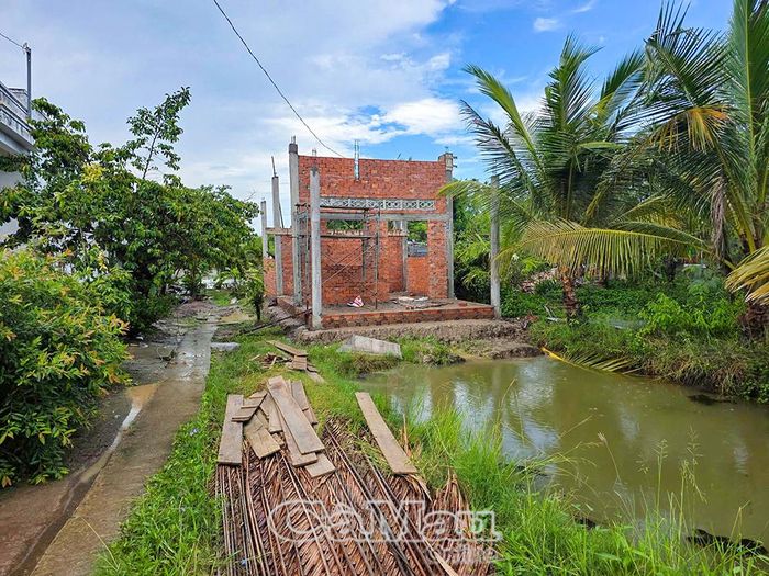 Nhiều căn nhà Đại đoàn kết tại xã An Trạch đang được khẩn trương thi công, phấn đấu hoàn thành trong tháng 8/2026 theo kế hoạch.